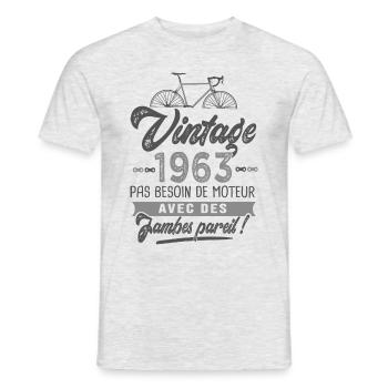 1963 Vélo Anniversaire Homme 60 ans vélos velo - T-shirt homme - gris chiné - Devant - AI Model Male 178 dark (178cm)