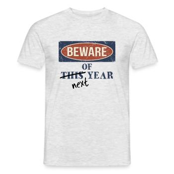 Beware Of Next Year! Lustig lässiges Neujahr Motto - Männer T-Shirt - Grau meliert - Vorne - AI Model Male 178 dark (178cm)