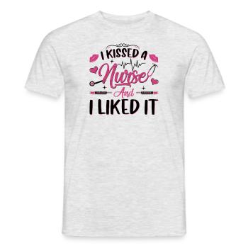 I kissed a nurse - Men's T-Shirt - heather grey - Front - AI Model Male 178 dark (178cm)