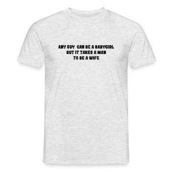 Drôle Il faut un homme pour être un cadeau d’épouse - T-shirt homme - gris chiné - Devant - AI Model Male 178 dark (178cm)