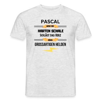Pascal unter harte Schale eines Großartigen Helden - Männer T-Shirt - Grau meliert - Vorne - AI Model Male 178 dark (178cm)
