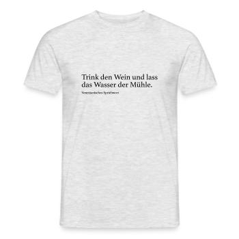 Trink den Wein und lass das Wasser der Mühle. - Männer T-Shirt - Grau meliert - Vorne - AI Model Male 178 dark (178cm)