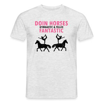 Voltigieren Design und Voltigieren Pferde Designs - Männer T-Shirt - Grau meliert - Vorne - AI Model Male 178 dark (178cm)