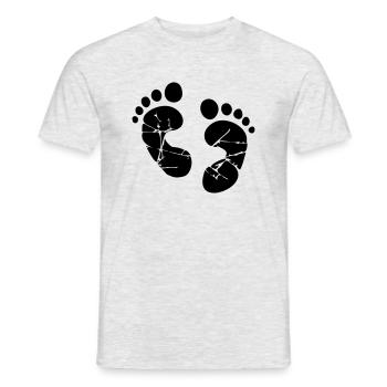 Empreinte de pieds de bébé - T-shirt homme - gris chiné - Devant - AI Model Male 178 dark (178cm)