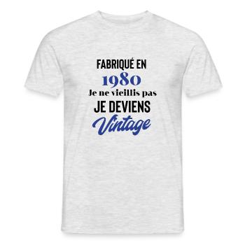 Fabriqué en 1980 je ne vieillis pas je deviens - T-shirt homme - gris chiné - Devant - AI Model Male 178 dark (178cm)
