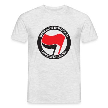 IMMER MÜDE TROTZDEM DA, KAFFEETRINKER-ANTIFA - Männer T-Shirt - Grau meliert - Vorne - AI Model Male 178 dark (178cm)