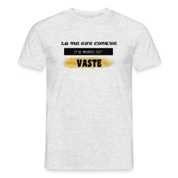 LA VIE EST COURTE ET LE MONDE EST VASTE - T-shirt homme - gris chiné - Devant - AI Model Male 178 dark (178cm)