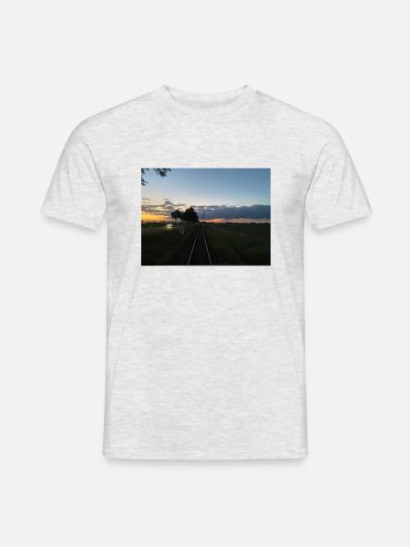 Eisenbahn fährt in den Sonnenuntergang - Männer T-Shirt - Grau meliert