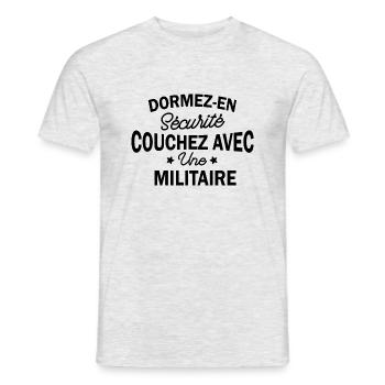 dormez en sécurité couchez avec une militaire - T-shirt homme - gris chiné - Devant - AI Model Male 178 dark (178cm)