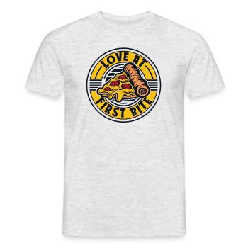 Love At First Bite Pizzaofen Pizza Pizzablech - Männer T-Shirt - Grau meliert - Vorne - AI Model Male 178 dark (178cm)