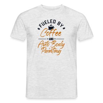 Angetrieben von Kaffee und Karosserielackierung Fahrzeug - Männer T-Shirt - Grau meliert - Vorne - AI Model Male 178 dark (178cm)