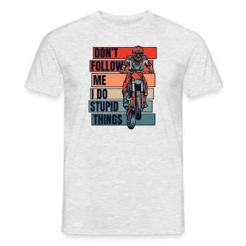 Folge mir nicht, ich mache dumme Sachen, Rennfahrer - Männer T-Shirt - Grau meliert - Vorne - AI Model Male 178 dark (178cm)