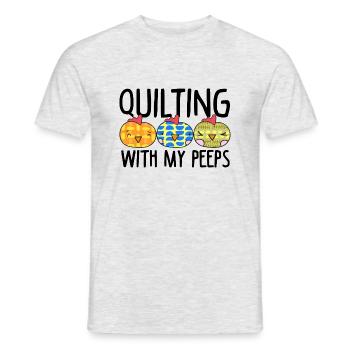Quilting With Me Peeps Sewing Crocheting Knitting - Männer T-Shirt - Grau meliert - Vorne - AI Model Male 178 dark (178cm)