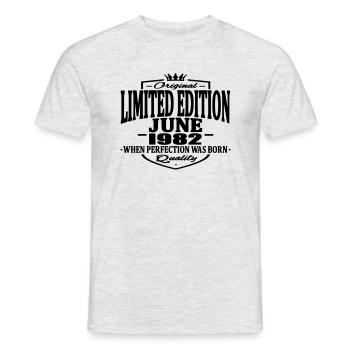 Limitierte Auflage Juni 1982 - Männer T-Shirt - Grau meliert - Vorne - AI Model Male 178 dark (178cm)