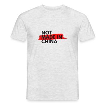 Nicht in China hergestellt - Männer T-Shirt - Grau meliert - Vorne - AI Model Male 178 dark (178cm)