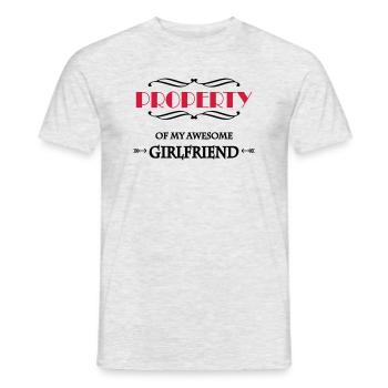 Property of my awesome girlfriend - Männer T-Shirt - Grau meliert - Vorne - AI Model Male 178 dark (178cm)