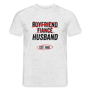 Boyfriend Fiancé Husband Est 1995 - Men's T-Shirt - heather grey - Front - AI Model Male 178 dark (178cm)