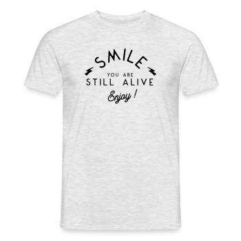 Lächeln, du bist noch am Leben – positiv, genieße es. - Männer T-Shirt - Grau meliert - Vorne - AI Model Male 178 dark (178cm)