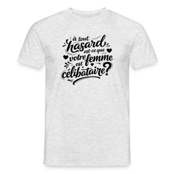 Humour Femme Célibataire - Punchline Drôle - T-shirt homme - gris chiné - Devant - AI Model Male 178 dark (178cm)