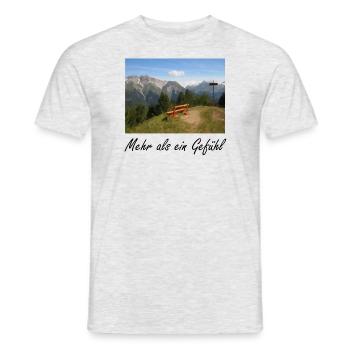 Berge - mehr als ein Gefühl - Männer T-Shirt - Grau meliert - Vorne - AI Model Male 178 dark (178cm)