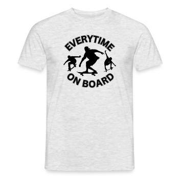 EVERYTIME ON BOARD - Männer T-Shirt - Grau meliert - Vorne - AI Model Male 178 dark (178cm)