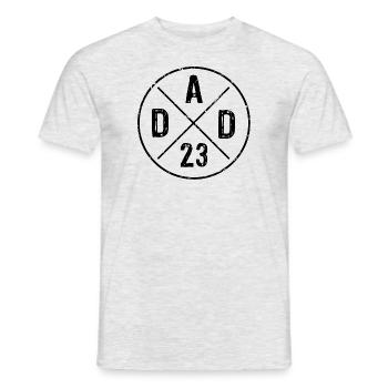 Dad 23 Vater Baby Papa 2023 - Männer T-Shirt - Grau meliert - Vorne - AI Model Male 178 dark (178cm)