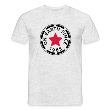 on earth since 1965 (uk) - Men's T-Shirt - heather grey - Front - AI Model Male 178 dark (178cm)