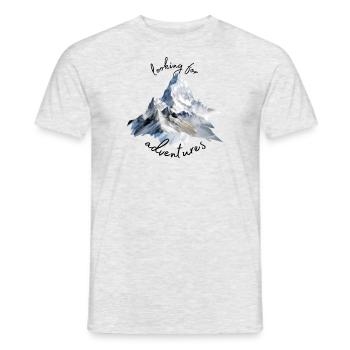 Auf der Suche nach Abenteuern in den Bergen - Männer T-Shirt - Grau meliert - Vorne - AI Model Male 178 dark (178cm)