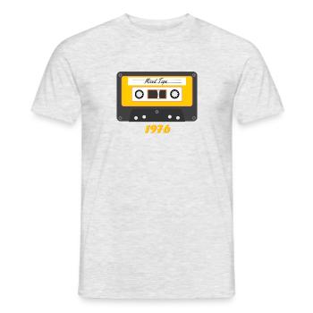 Alte Kassette - Jahrgang 1976 - Männer T-Shirt - Grau meliert - Vorne - AI Model Male 178 dark (178cm)