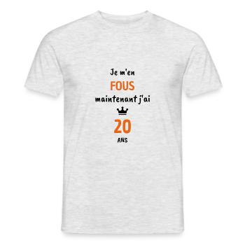 Je m'en fous maintenant j'ai 20 ans, cadeau 20 ans - T-shirt homme - gris chiné - Devant - AI Model Male 178 dark (178cm)
