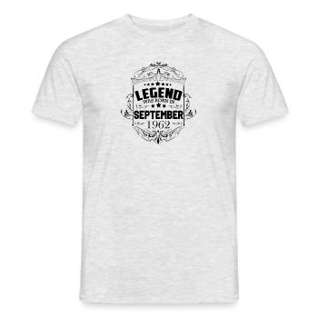 Geschenkideen zum Geburtstag September 1962 - Männer T-Shirt - Grau meliert - Vorne - AI Model Male 178 dark (178cm)