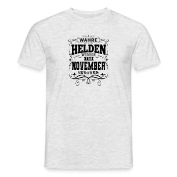 Wahre Helden werden im November geboren - Männer T-Shirt - Grau meliert - Vorne - AI Model Male 178 dark (178cm)