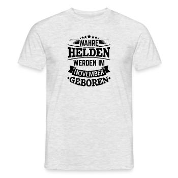 Wahre Helden werden im November geboren - Männer T-Shirt - Grau meliert - Vorne - AI Model Male 178 dark (178cm)