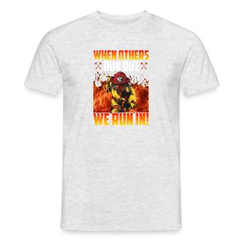 Feuer, Feuerwehrmann Design Sprüche - Männer T-Shirt - Grau meliert - Vorne - AI Model Male 178 dark (178cm)
