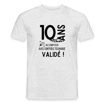 10 ans au compteur avec un contrôle technique vali - T-shirt homme - gris chiné - Devant - AI Model Male 178 dark (178cm)