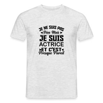 Tshirt femme Je suis pas dieu mais Actrice - T-shirt homme - gris chiné - Devant - AI Model Male 178 dark (178cm)