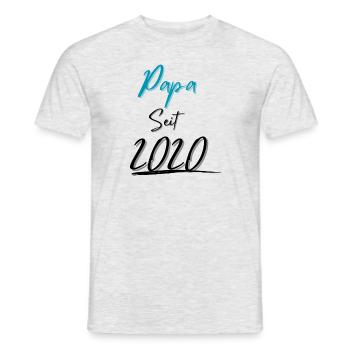 Papa seit 2020 - Männer T-Shirt - Grau meliert - Vorne - AI Model Male 178 dark (178cm)