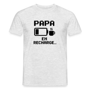 PAPA EN RECHARGE… - T-shirt homme - gris chiné - Devant - AI Model Male 178 dark (178cm)