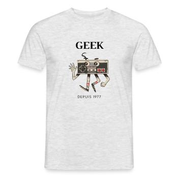 GEEK - Männer T-Shirt - Grau meliert - Vorne - AI Model Male 178 dark (178cm)