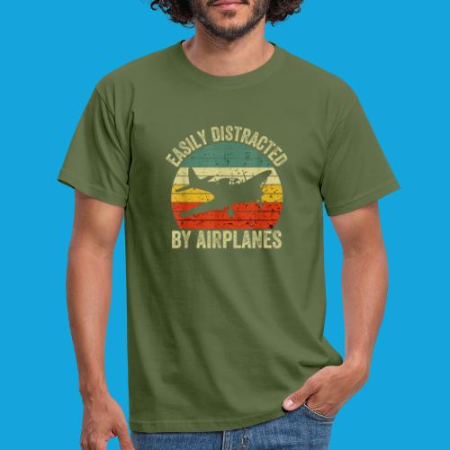 Easily Distracted by Airplanes - Männer T-Shirt