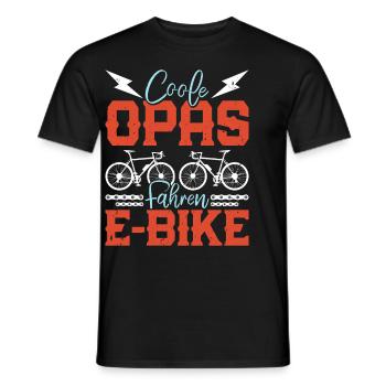 E-Bike COOLE OPAS FAHREN E-BIKE Fahrer Lustiges - Männer T-Shirt - Schwarz - Vorne - AI Model Male 178 light (178cm)