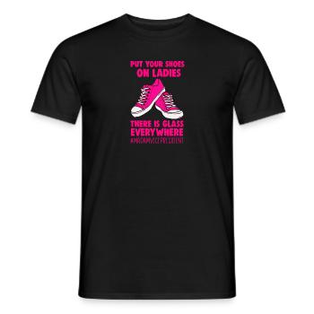 Put Your Shoes On Ladies There Is Glass Everywhere - Männer T-Shirt - Schwarz - Vorne - AI Model Male 178 light (178cm)