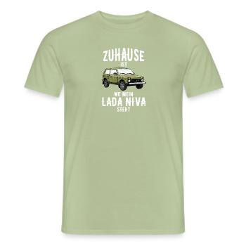 Accueil Lada Niva 4x4 Offroad Off-Road SUV URSS - T-shirt homme - vert sauge - Devant - AI Model Male 178 light (178cm)