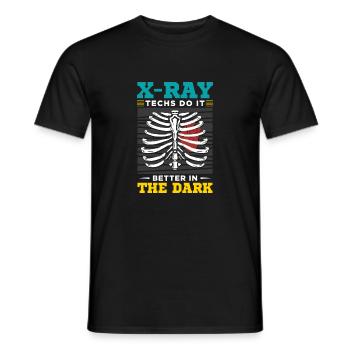 X-ray techs do it better in the dark - Männer T-Shirt - Schwarz - Vorne - AI Model Male 178 light (178cm)