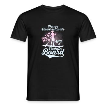 Never Underestimate A Girl With A Paddle Board SUP - Männer T-Shirt - Schwarz - Vorne - AI Model Male 178 light (178cm)