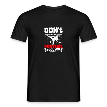 Wing chun Fille, ne te laisse pas tromper par la queue de cheval - T-shirt homme - noir - Devant - AI Model Male 178 light (178cm)
