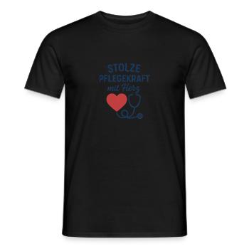 Pflegekraft Shirt – Stolze Pflegekraft mit Herz - Männer T-Shirt - Schwarz - Vorne - AI Model Male 178 light (178cm)