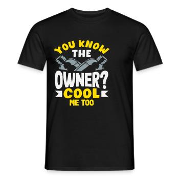 Vous connaissez le propriétaire ? Barman cool - T-shirt homme - noir - Devant - AI Model Male 178 light (178cm)