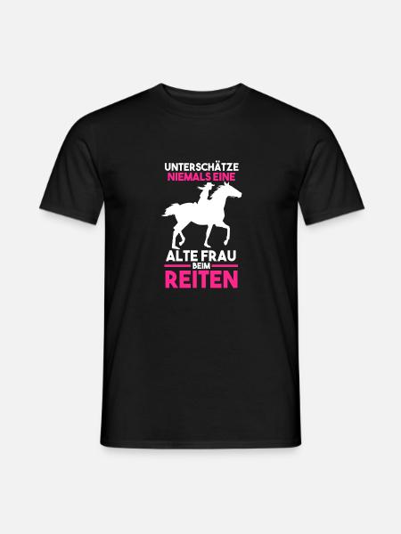 Unterschätze niemals eine alte Frau beim reiten - Männer T-Shirt - Schwarz
