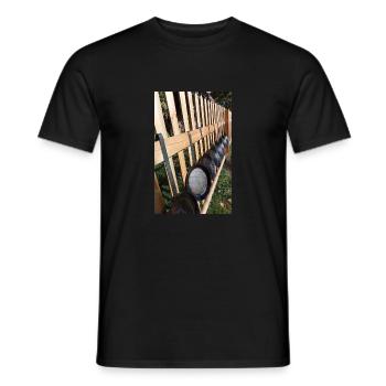 Pfannen am Zaun - Männer T-Shirt - Schwarz - Vorne - AI Model Male 178 light (178cm)